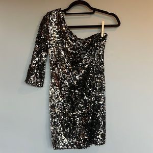 Stunning Blaque Label, One-Shulfer Sequin Mini